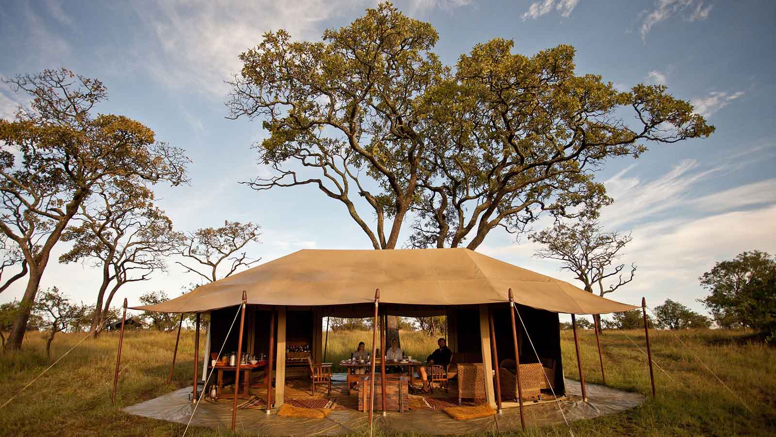 Best way to see the Great Migration, private luxury mobile safari camp –  The Explorations Company